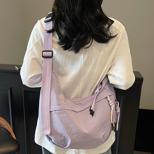 日系简约大容量斜挎包女2025新款学生糖果色单肩帆布百搭饺子包女