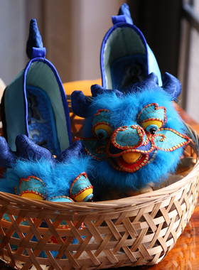 20非遗新款走绣坊重工立体龙头鞋手工绣花鞋复古平底民俗龙的传人