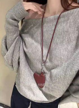 2025新款皮质爱心项链长款挂脖配饰女毛衣链轻奢小众高级感卫衣链