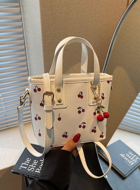 2025夏季新款质感拼色绣花菜篮子包包女时尚百搭单肩斜挎包托特包