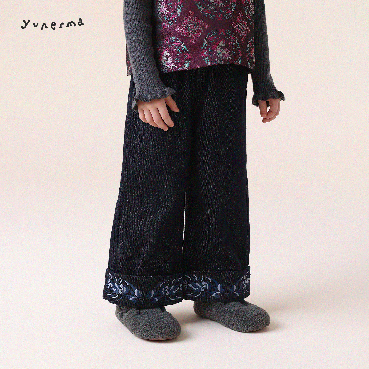 允儿妈女童磨毛加厚绣花牛仔长裤