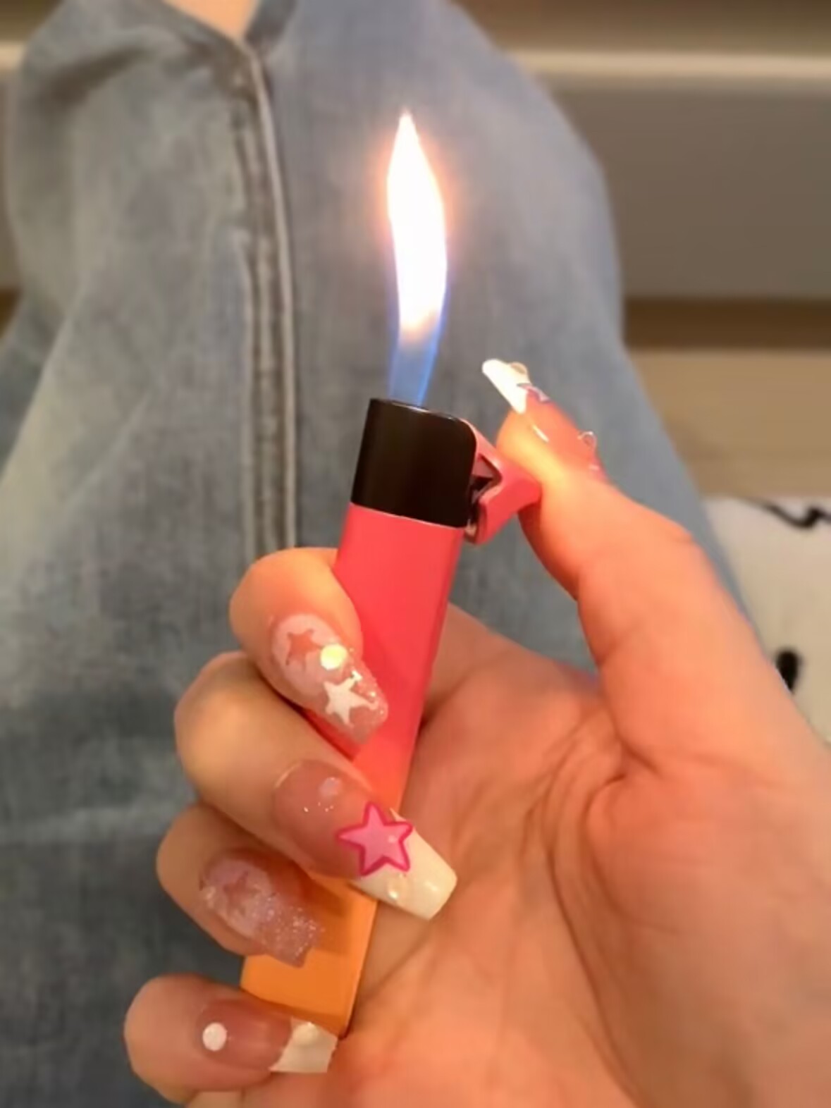 抖音同款小巧便携糖果色打火机送男友女生网红创意个性潮充气2023