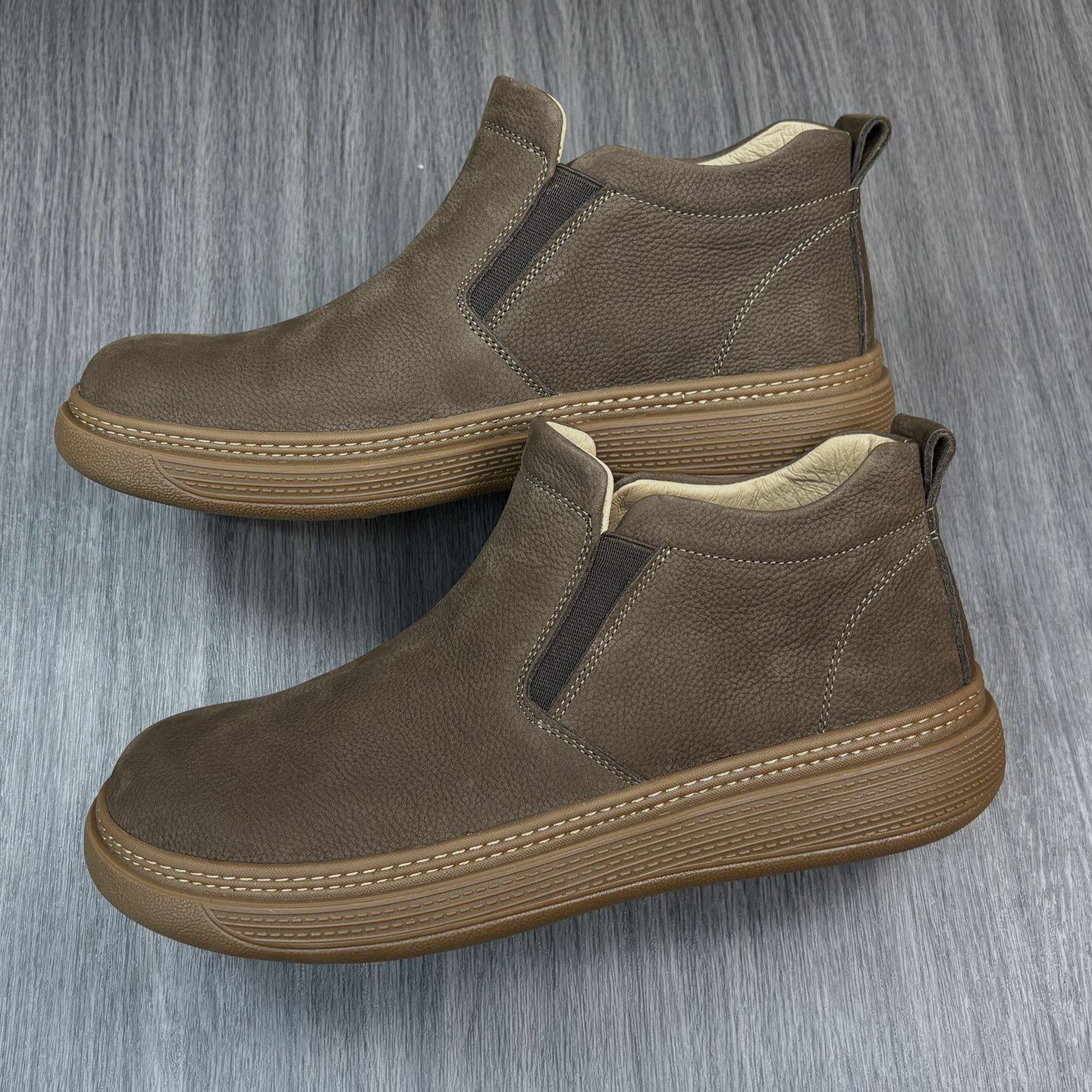 秋冬休闲真皮马丁靴男高帮圆头耐磨舒适一脚蹬轻便男靴宽肥脚短靴