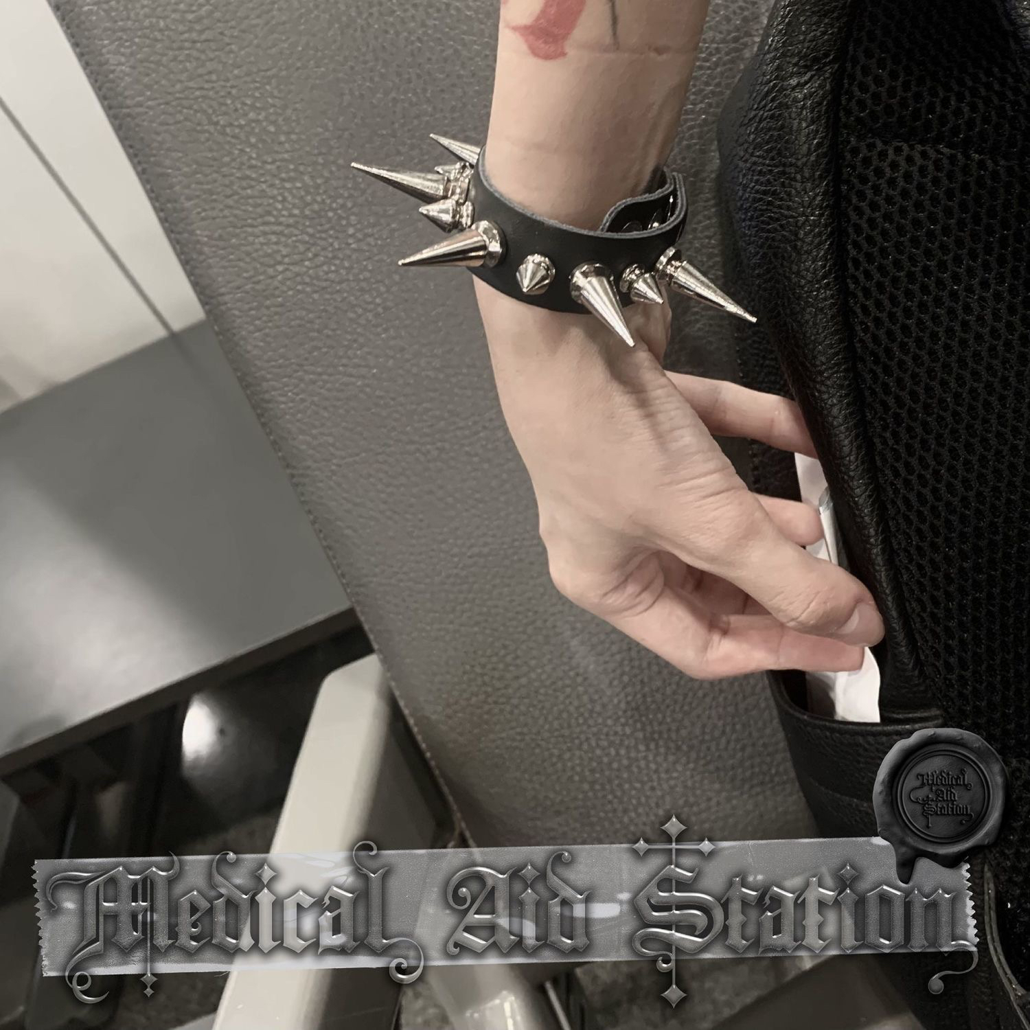 铆钉朋克手环 暗黑 长钉尖钉PU仿皮质黑色 个性手链暗黑哥特嘻哈