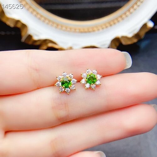 天然透辉石耳钉，S925银镶嵌、简单大气主石4*4mm （962001）