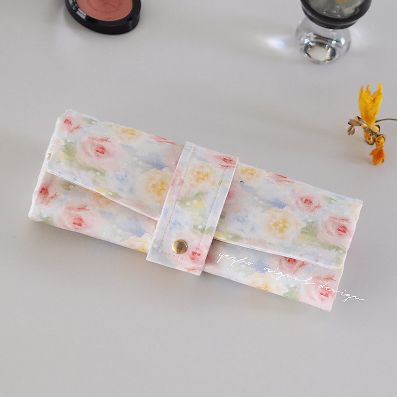 野栀原创少女感清新小碎花初春浪漫粉蓝色便携美妆刷包可水洗刷包