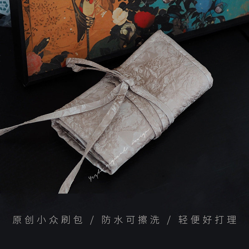 野栀原创手工国风新中式暗纹牡丹素色雅致防水可水洗便携美妆刷包,收纳整理,化妆包,淘宝优惠券,粉丝福利购,淘宝优惠卷