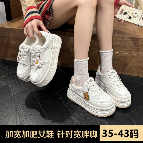 加肥加宽新款大码女鞋洋气小马加大厚底增高百搭时尚休闲小白板鞋