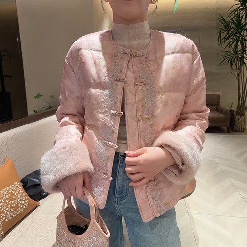 251683刺绣拼水貂毛袖鹅绒羽绒服