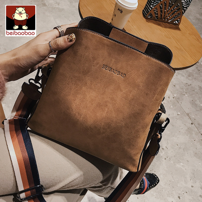 北包包大包包2020新款潮女包宽带水桶包单肩斜挎包大容量网红百搭