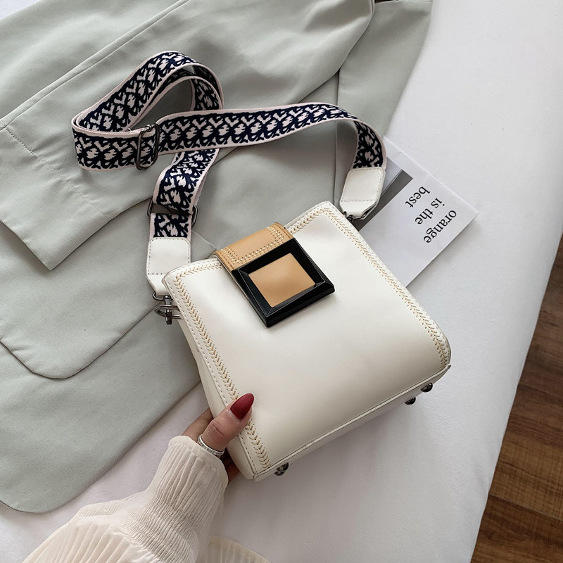 北包包水桶包女2020新款潮网红宽肩带斜挎包女百搭ins洋气单肩包