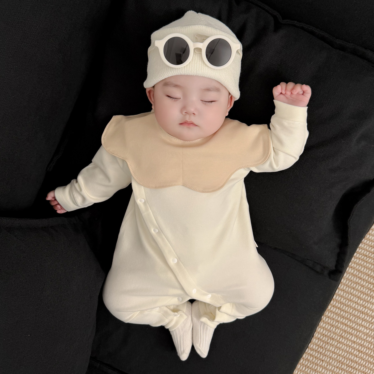 婴儿保暖打底连体衣白色按扣