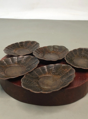 日本名家款精美浮雕花卉纹锡茶托，重244克长11.3厘米，古朴典雅