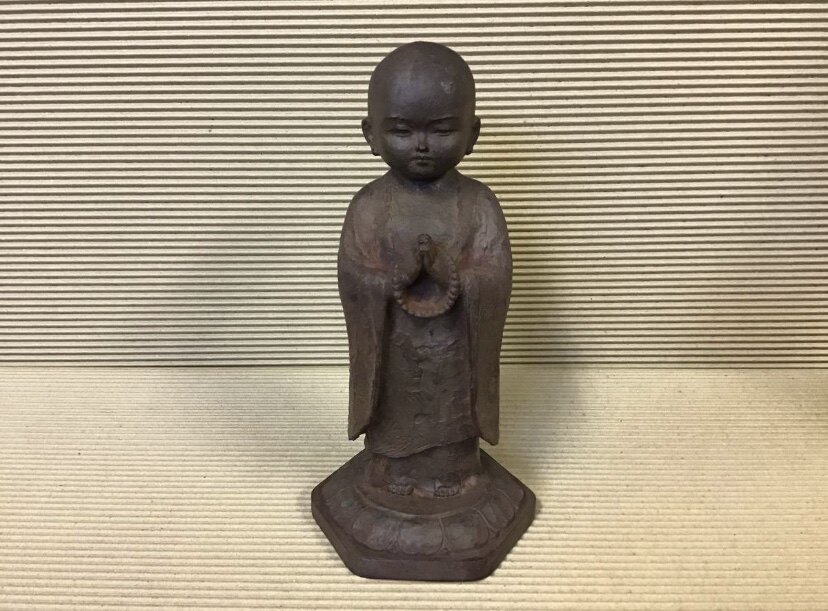 有沢正彦做铸铜小和尚,栩栩如生,尺寸见图片,重1615克左右。