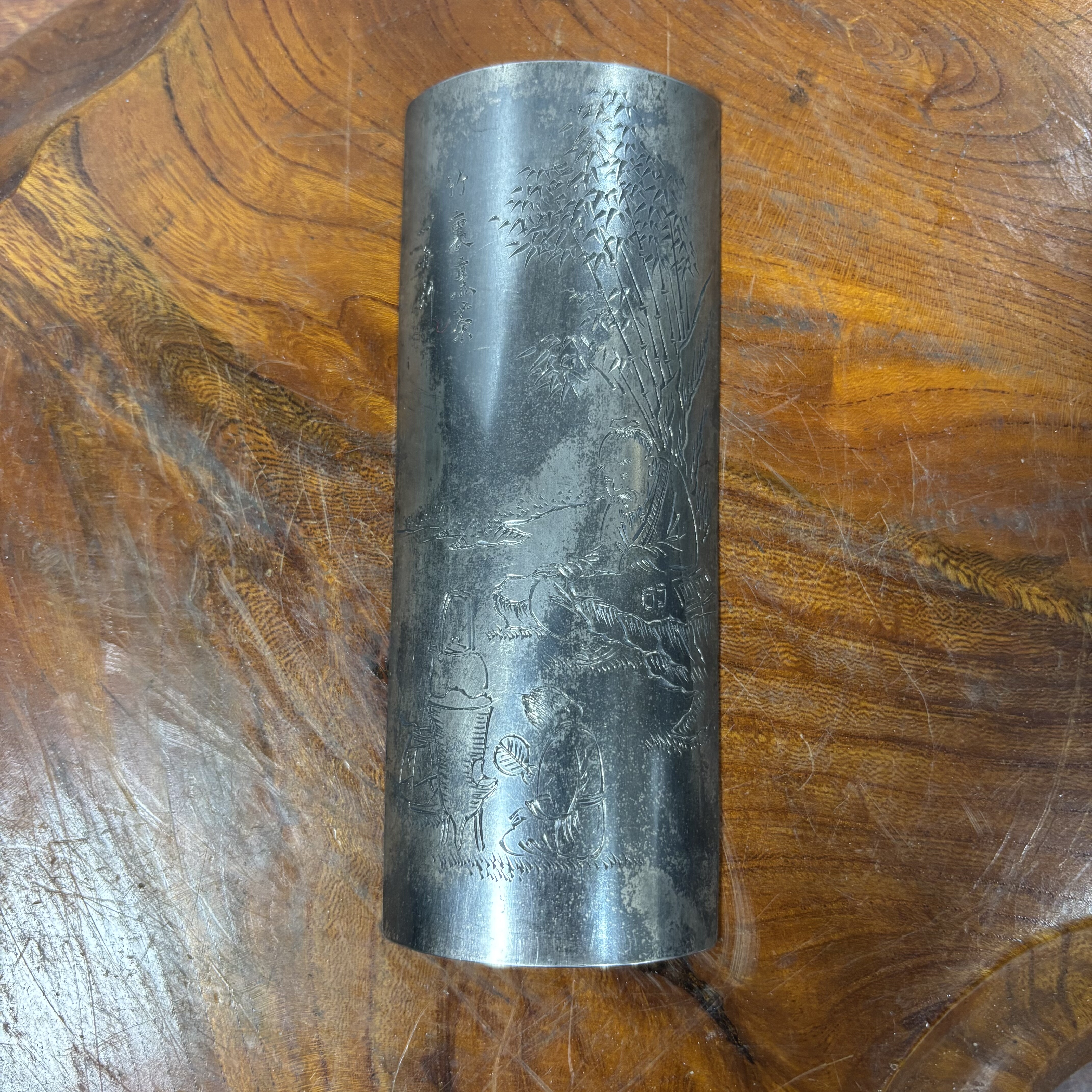 日本回流手工雕故事图纯银茶则，重66克，长13.1厘米，宽5.1厘米