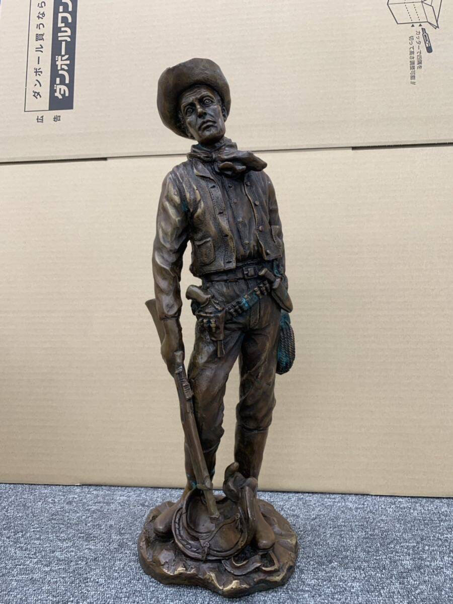 欧洲青铜牛仔猎人雕像摆件，重3.78公斤，高47厘米，做工复杂。