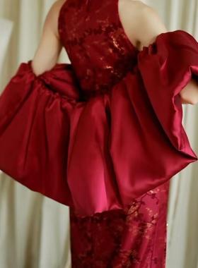 红色婚纱礼服披肩小外套新娘婚纱礼服白色缎面披肩拍照造型款