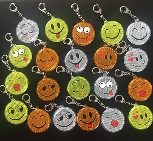 儿童书包双面反光进口亚克力个性笑脸挂件， 夜行高亮安全警示牌