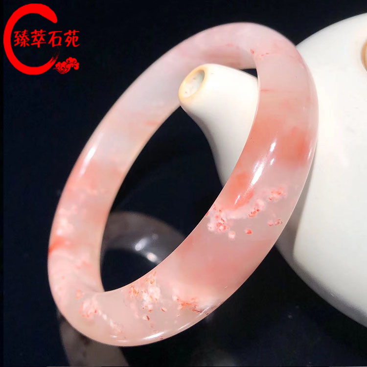 桂林鸡血玉贵妃手镯冰粉玉镯雪花冻白夹红全新精品精美玉石圆梗镯