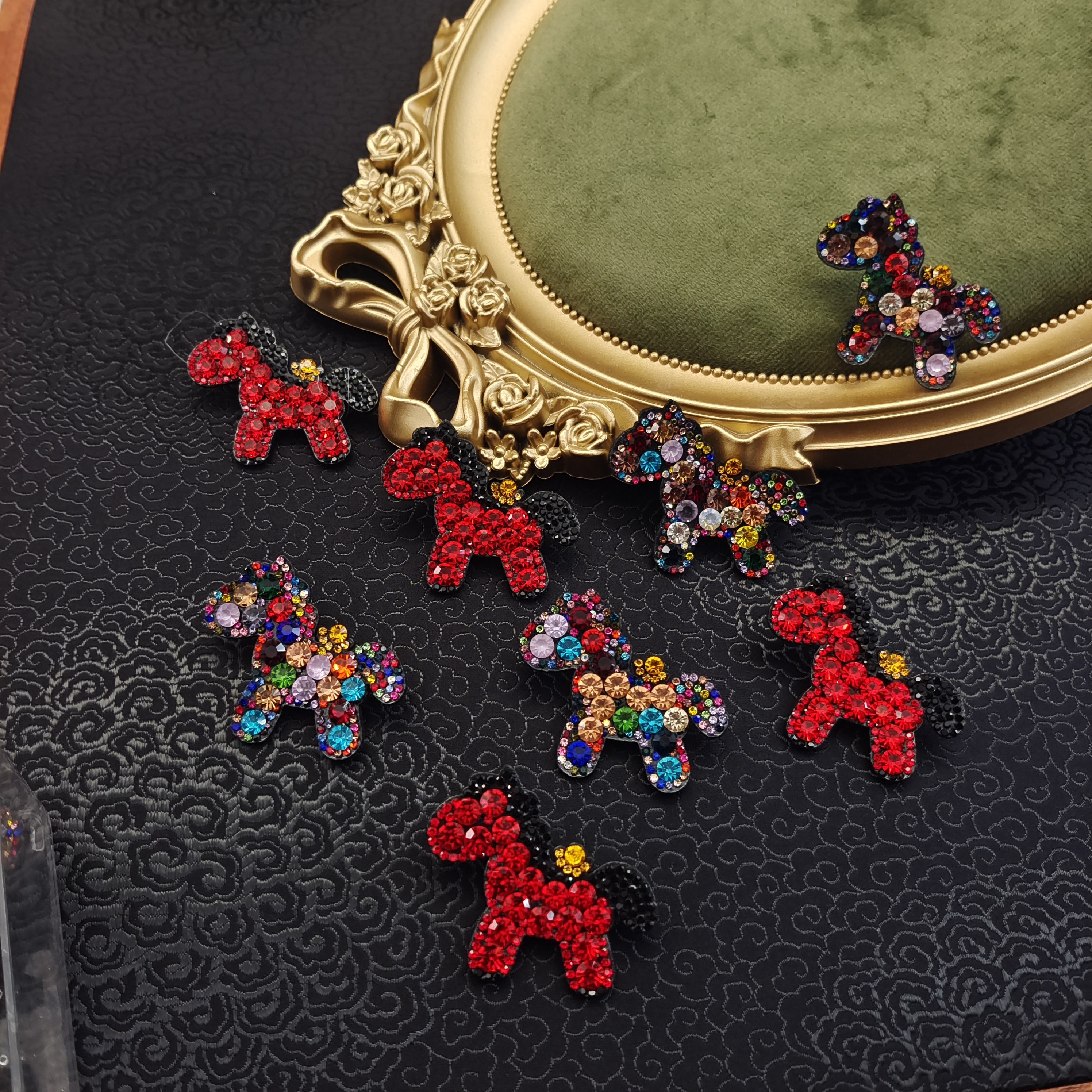 2026年马上有钱别针款皇冠WW124,服饰配件/皮带/帽子/围巾,假领,淘宝优惠券,粉丝福利购,淘宝优惠卷