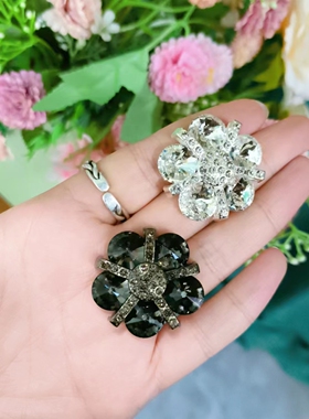 3.0水钻五瓣花扣子SF325