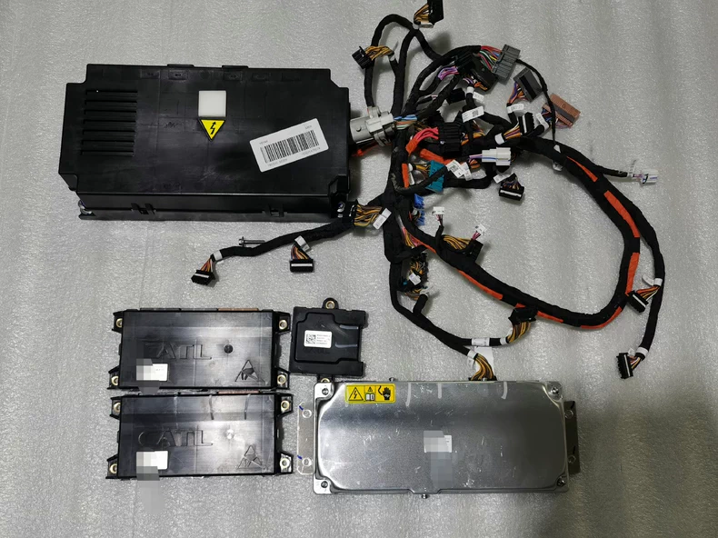 岚图梦想家37.5度电，宁德时代电池管理系统BMS BMU，采集板CSC，