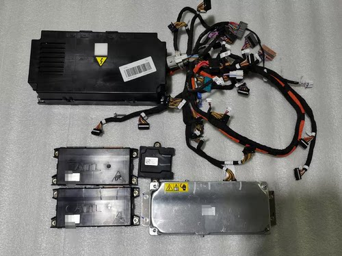 岚图梦想家37.5度电，宁德时代电池管理系统BMS BMU，采集板CSC