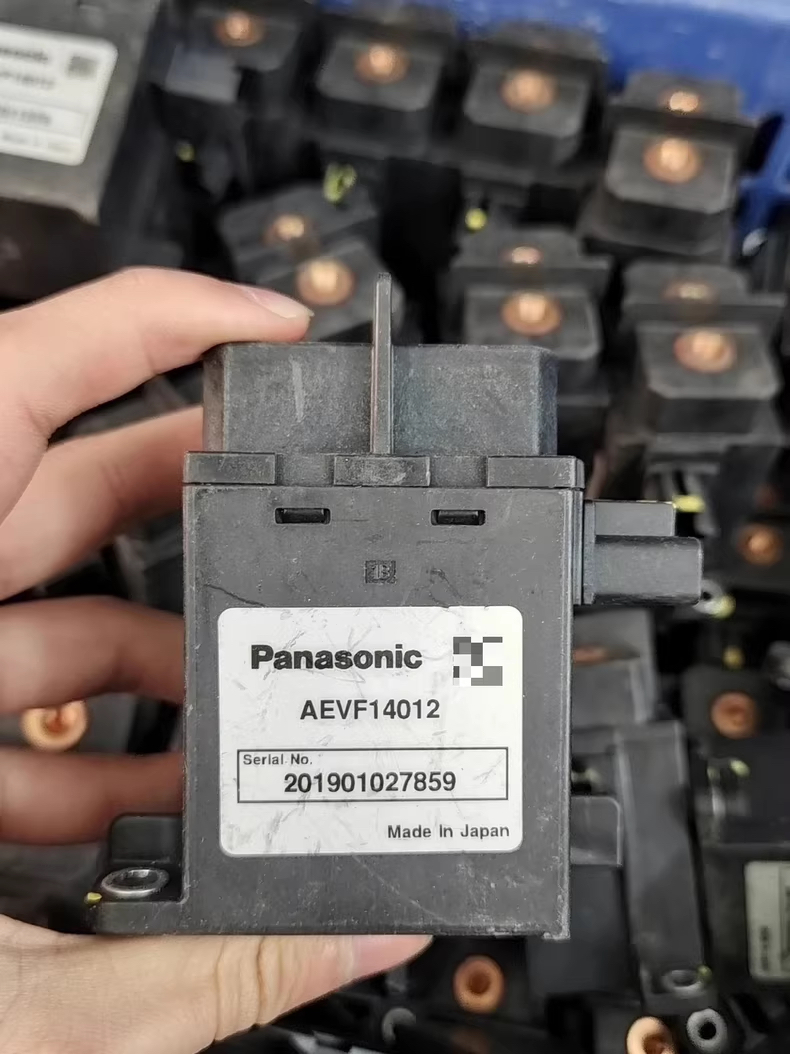 成色如图，几乎全新。型号AEVF14012，适用于直流电。出手理由