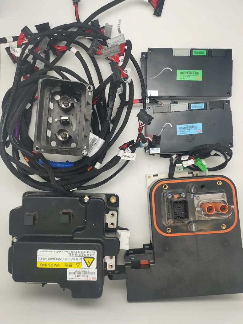比亚迪E5 续航400全新电池包配件。整包线束,采集器,维修开关底