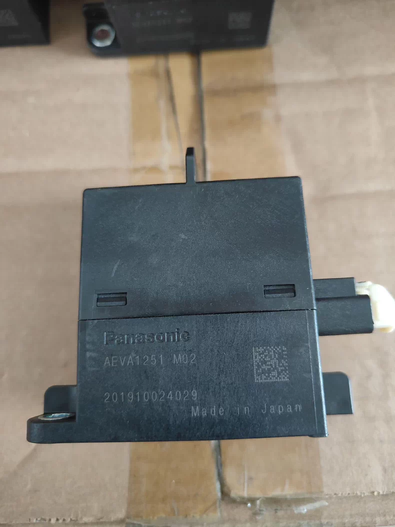 AEVA1251 M02直流继电器 线圈12v 250a 耐压750v