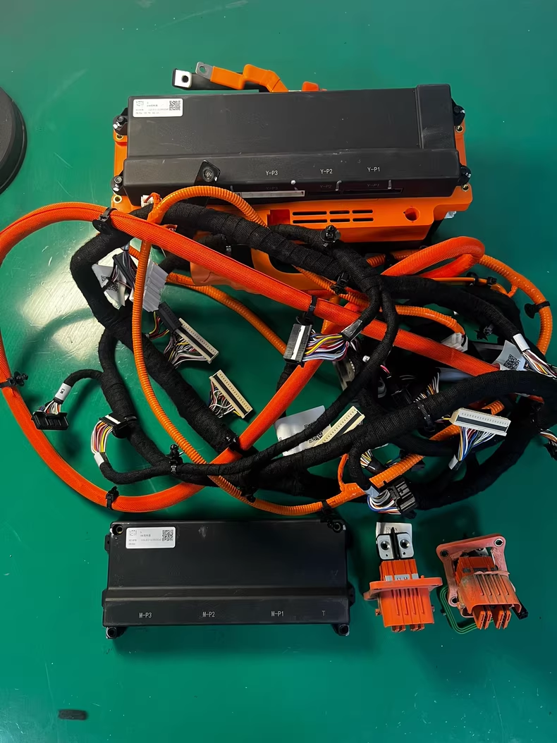 哪吒AYA 南宁宁达动力电池包 瑞浦磷酸铁锂104Ah 358.4V