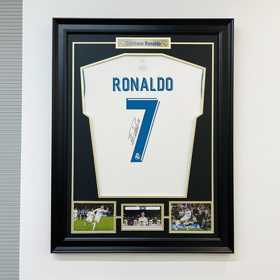 皇马1718C罗签名球衣裱框装饰