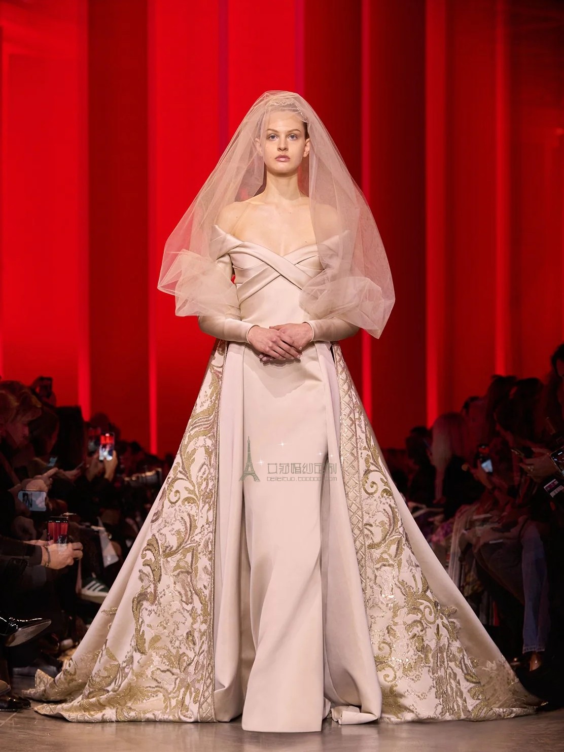 eliesaab新古典洛可可纤巧华美婚纱 金色刺绣鱼尾长拖尾主纱