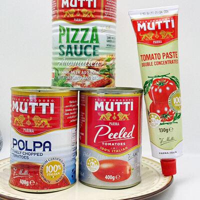 放在披萨上面的酱料红酱