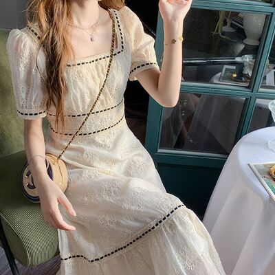 小个子温柔方领高腰泡泡袖连衣裙