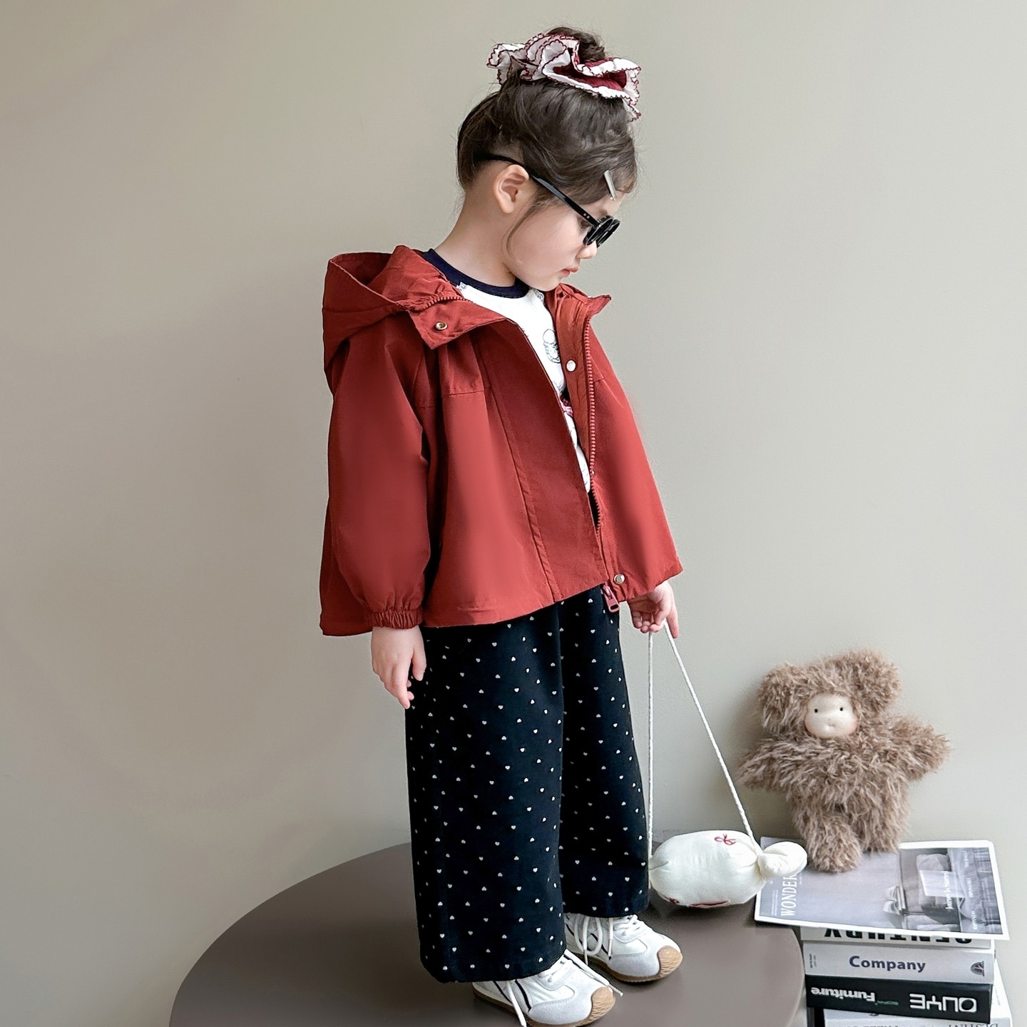 女童春秋季纯色外套2025新款女宝可爱洋气上衣超萌女孩连帽冲锋衣