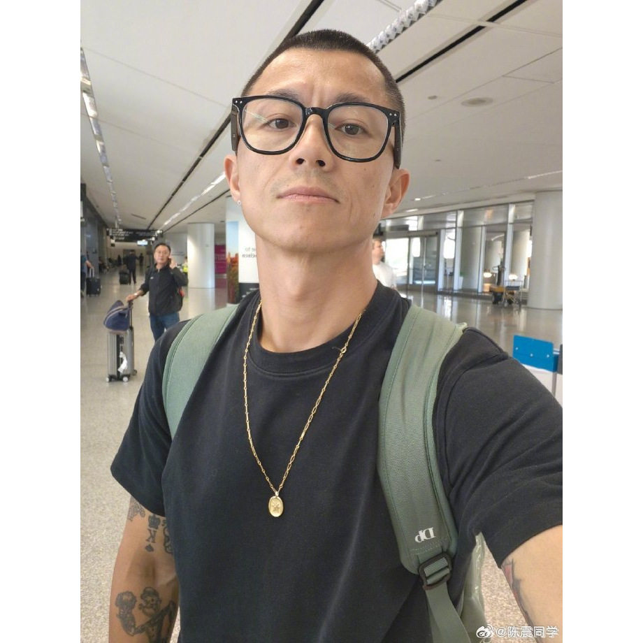 陈震同款夏季纯色T恤圆领休闲短袖男跑步百搭亲肤透气男士