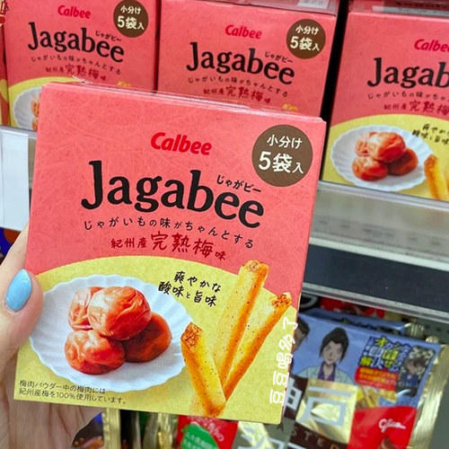 现货日本本土版Calbee卡乐比纪州完熟梅子味薯条休闲网红膨化零食