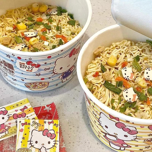 现货香港代购Hello Kitty凯蒂猫海老味酱油味猪骨味公仔面方便面