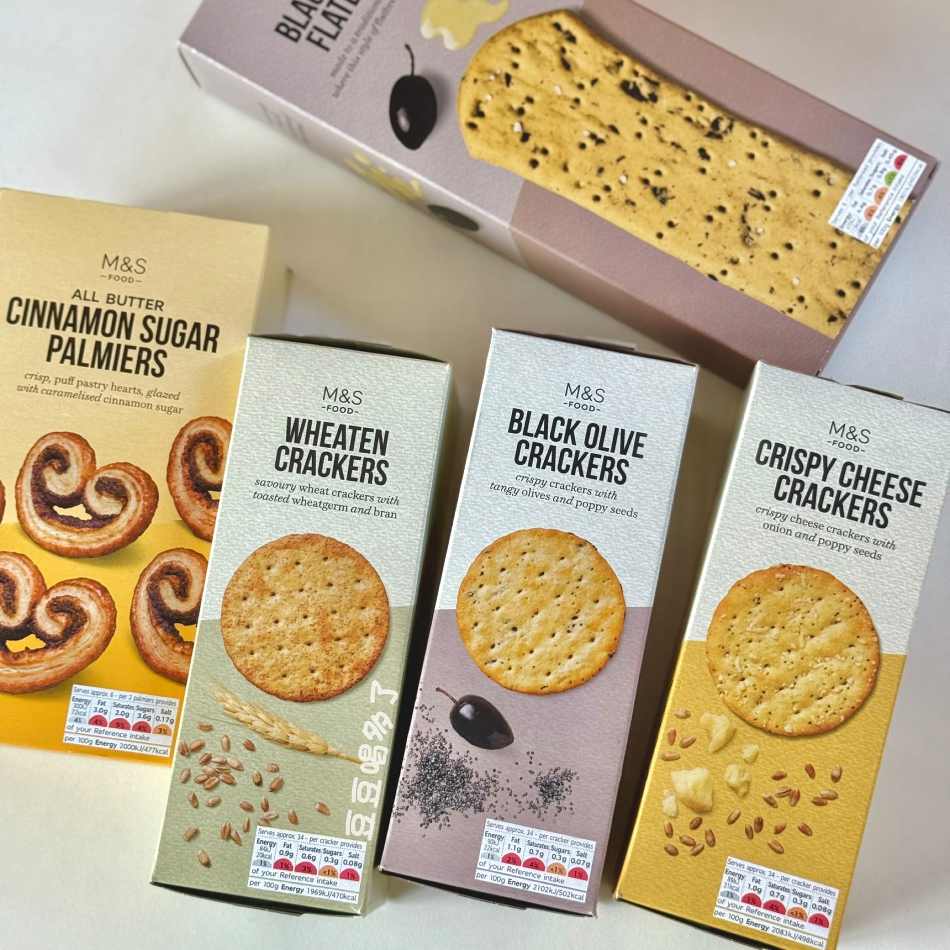现货 英国M&S玛莎小麦洋葱芝士黑橄榄薄脆饼干休闲点心零食150g