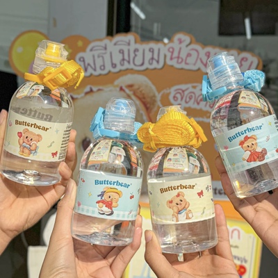 现货 泰国711黄油小熊Butterbear斜背水壶瓶子可爱儿童便携纯净水