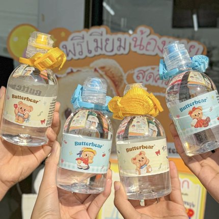 现货 泰国711黄油小熊Butterbear斜背水壶瓶子可爱儿童便携纯净水