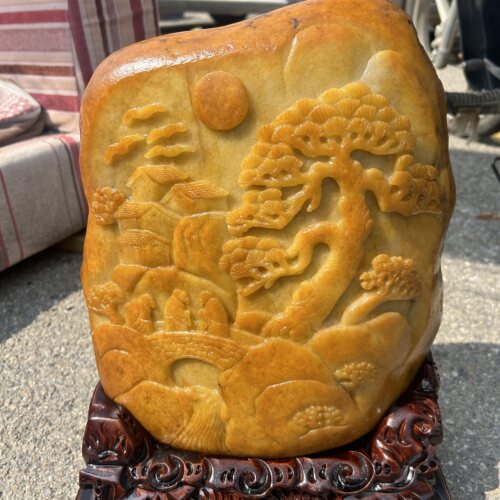 黄龙精雕俏色金沙山水收藏摆件
