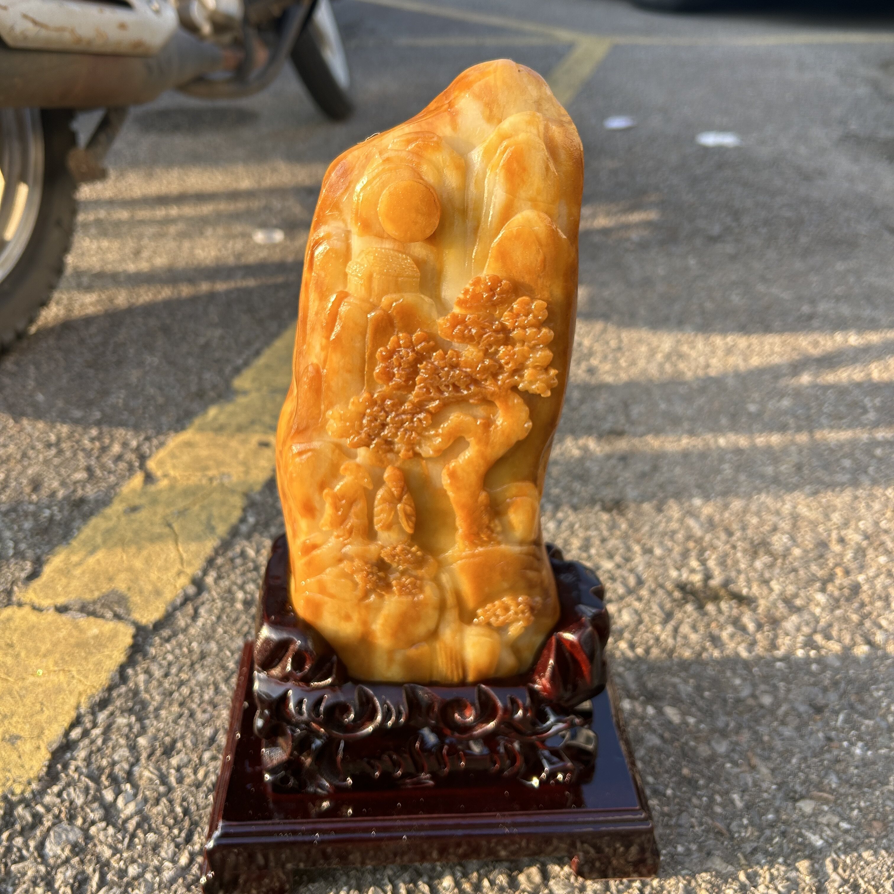 云南龙陵黄龙玉精品鸡油黄精雕山珠宝奇石