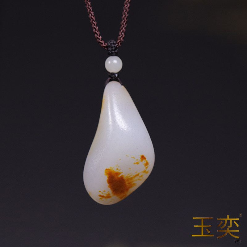 玉奕和田玉青花籽料洒金皮吊坠