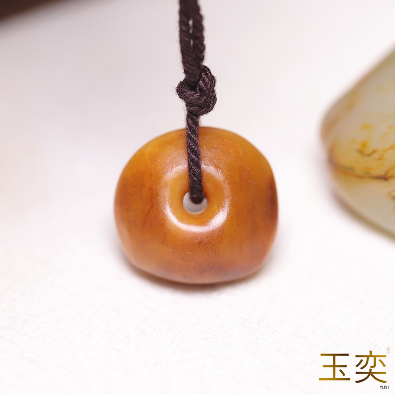 玉奕和田玉籽料黄沁平安扣吊坠