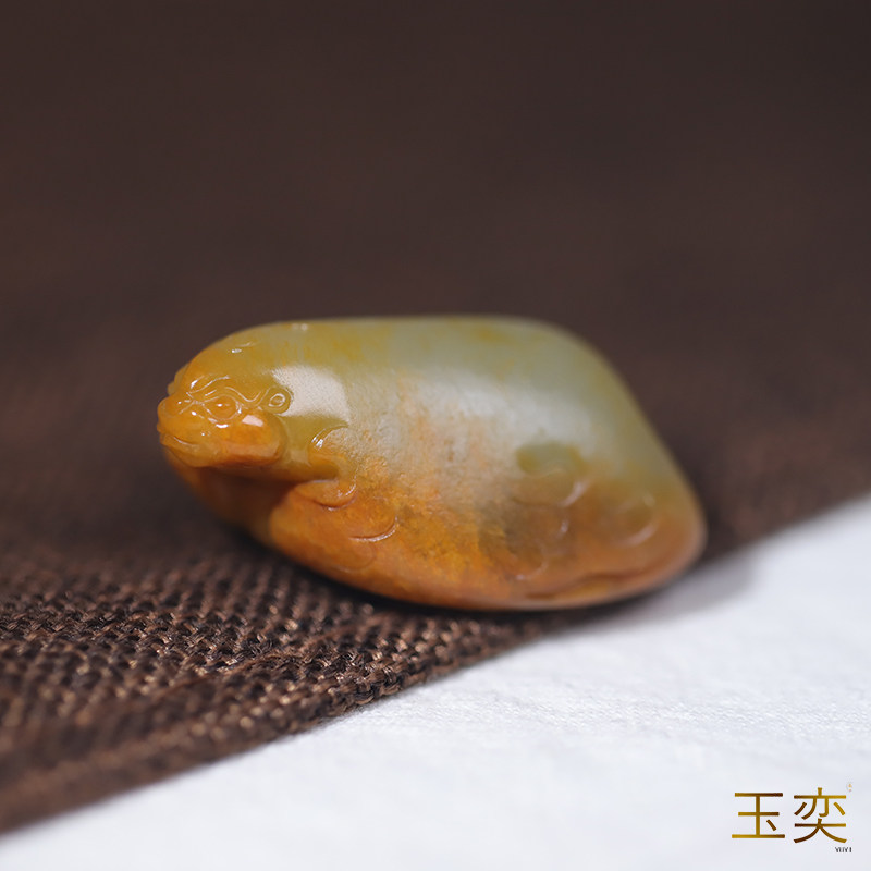 玉奕新疆和田玉籽料仿古瑞兽挂件