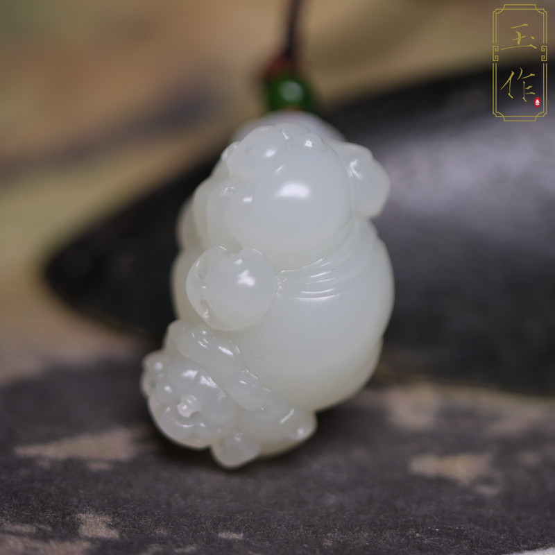 籽料白玉生肖猪玉猪挂件苏工玉猪