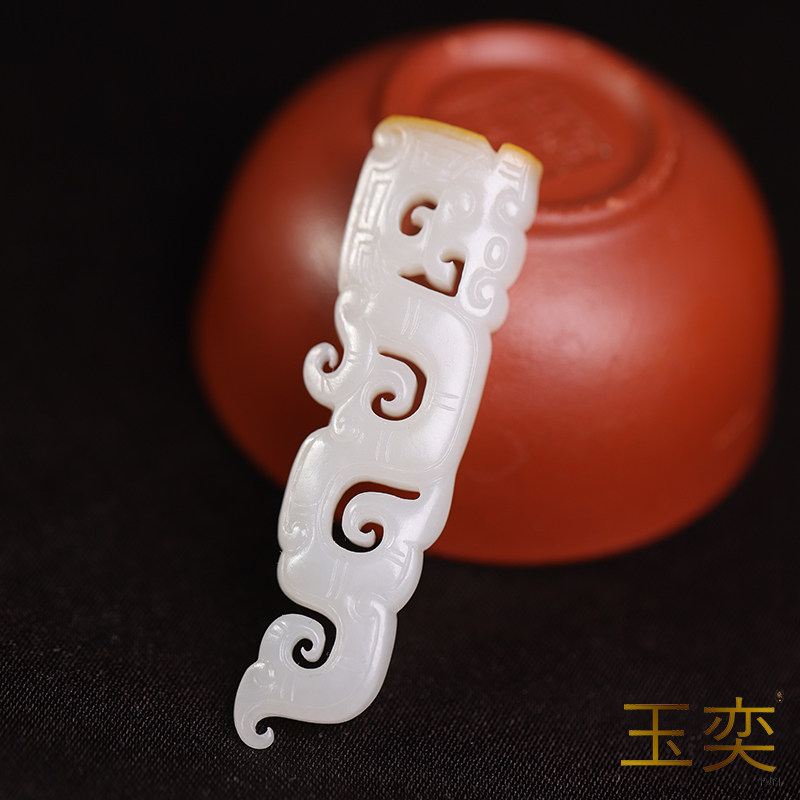 和田玉籽料洒金皮苏工仿古龙吊坠