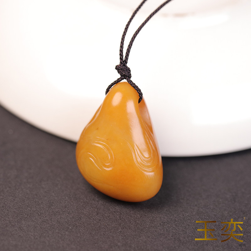 和田玉籽料黄沁苏工仿古玉坠